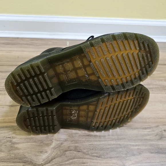 Dr. Martens 101 VIRGINIA LEATHER ANKLE BOOTS, size US 8 - Picture 6 of 11